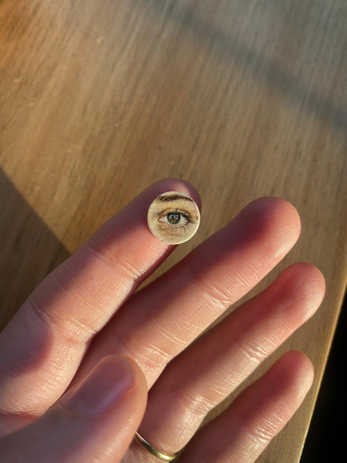 1000 LOVERS' EYES